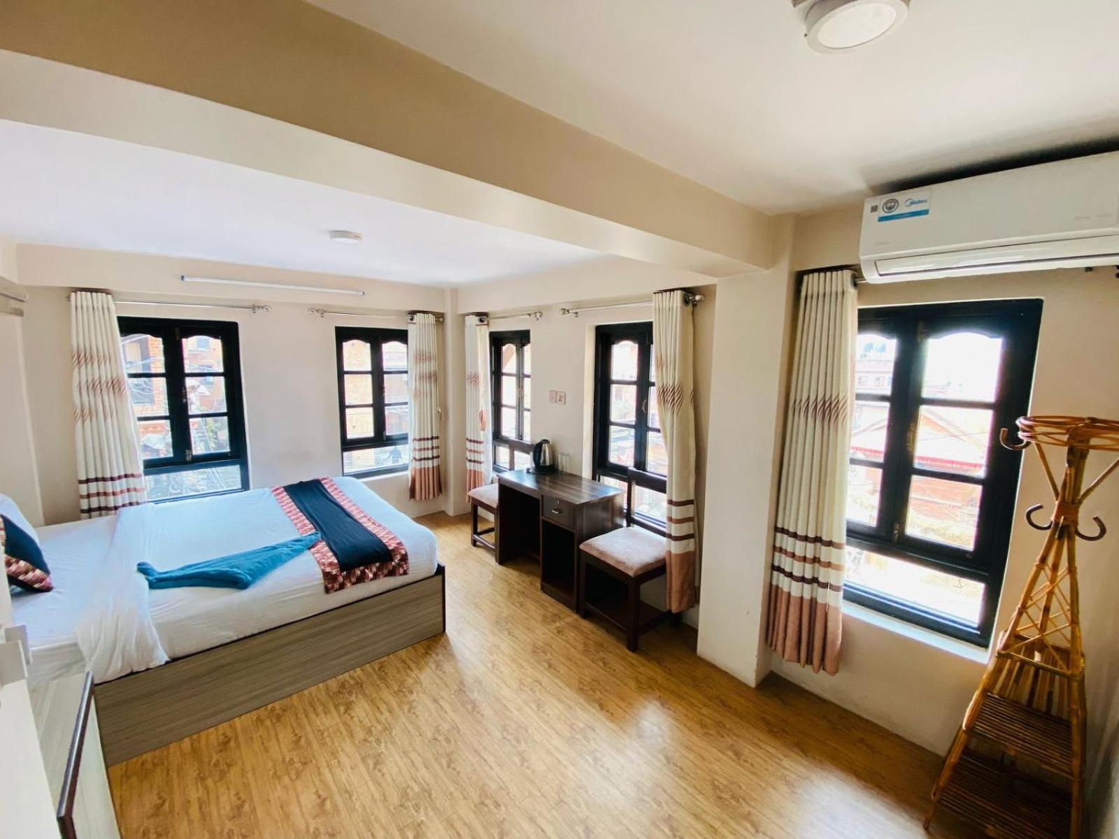 Hotel Durbar Side Bhatgoan 외부 사진